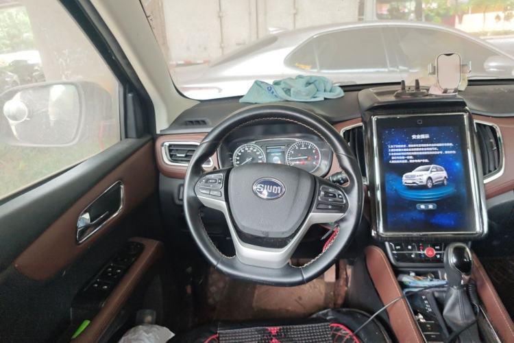 Used SWM X7 2018 Facelift 1.5T Automatic Comfort Version 7 Seats Steering Wheel