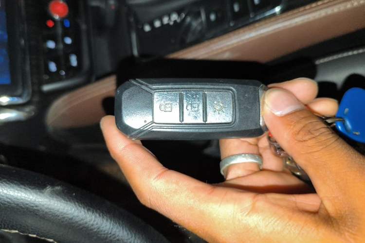 Used SWM X7 2018 1.5T Automatic Smart Enjoyment Version 7 Seats Vehicle Key