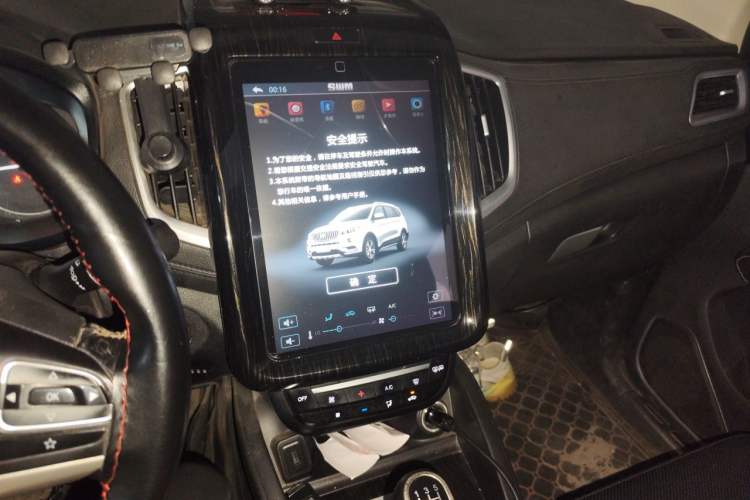Used SWM X7 2018 1.5T Manual Luxury Version 7 Seats Audio And AC Panel