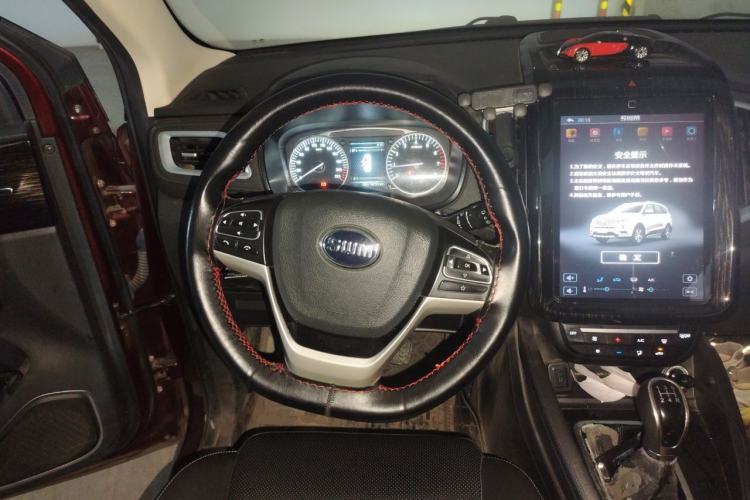 Used SWM X7 2018 1.5T Manual Luxury Version 7 Seats Steering Wheel