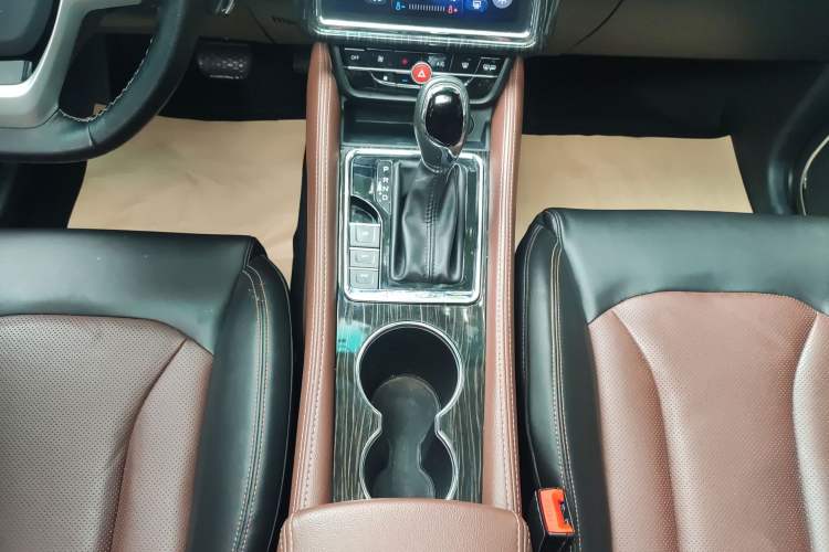 Used SWM X7 2018 Facelift 1.5T Automatic Comfort Version 7 Seats Gear Lever