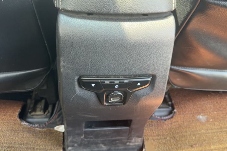 Used SWM X7 2018 1.8L Manual Comfort Version 7 Seats Interior 2