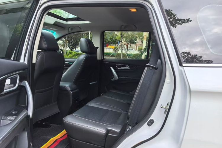 Used SWM X7 2018 Revised Version 1.8L Manual Comfort Edition 7 Seats Interior 3