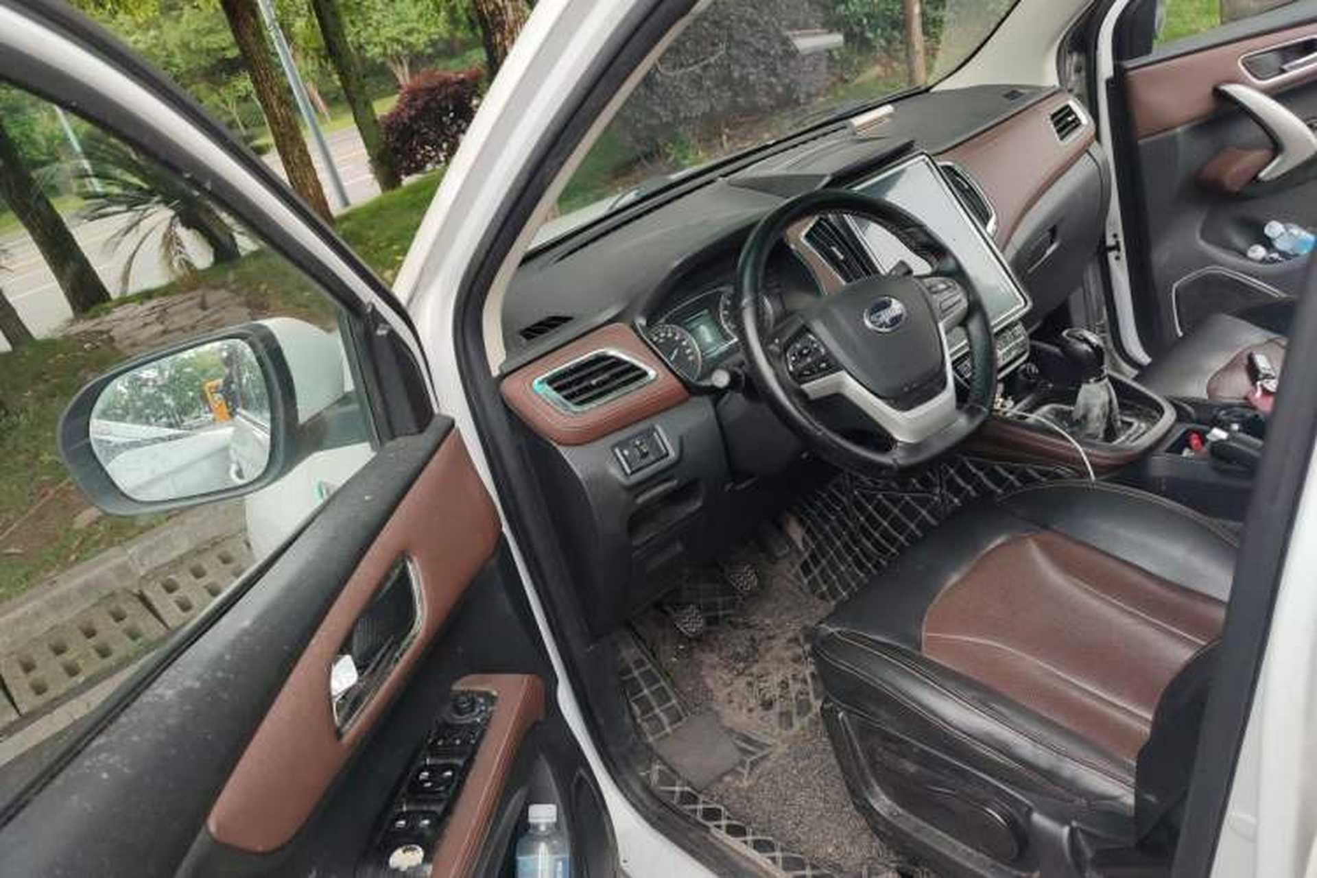 Used SWM X7 2018 1.5T Manual Luxury Connected Version 7 Seats Interior 3