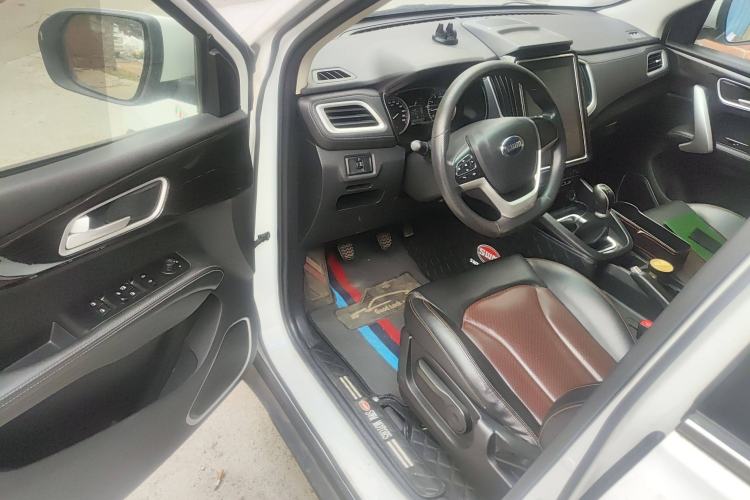 Used SWM X7 2018 Revised Version 1.8L Manual Comfort Edition 7 Seats Interior 3
