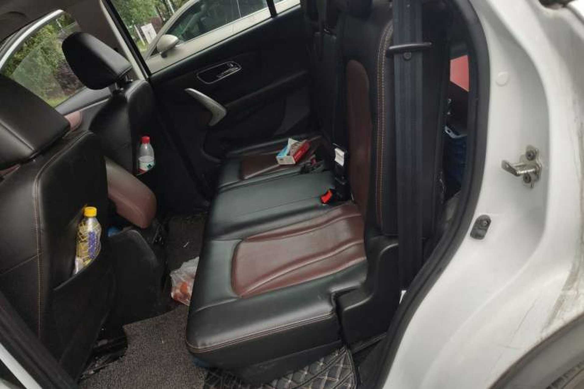 Used SWM X7 2018 1.5T Manual Luxury Connected Version 7 Seats Interior 4