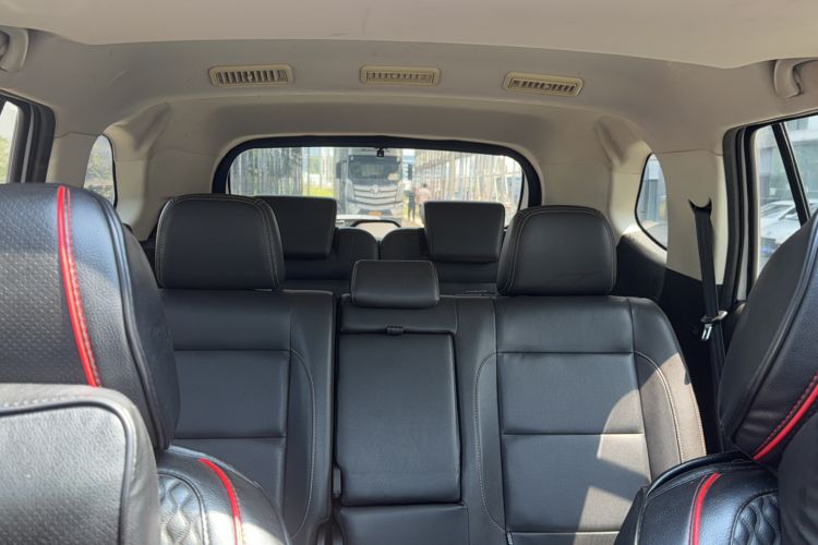 Used SWM X7 2018 1.8L Manual Comfort Version 7 Seats Interior 6