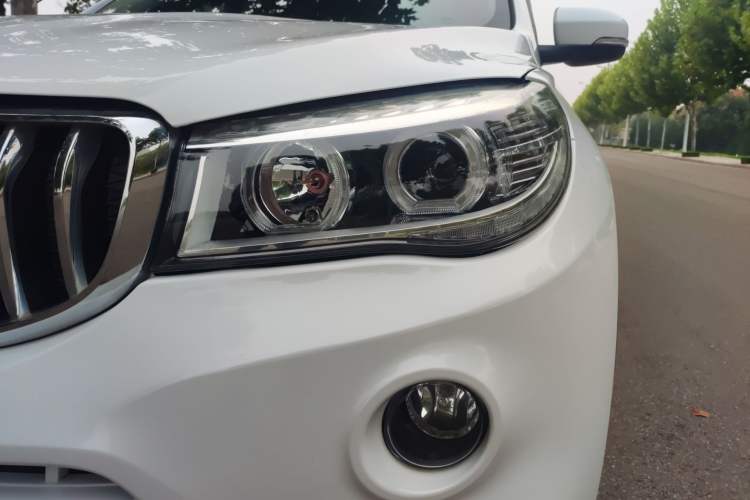 Used SWM X7 2018 Facelift 1.5T Automatic Comfort Version 7 Seats Left Front Headlight