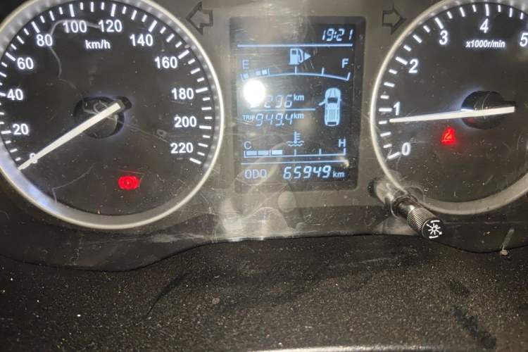 Used SWM X7 2018 Revised Version 1.8L Manual Comfort Edition 7 Seats Odometer Close Up