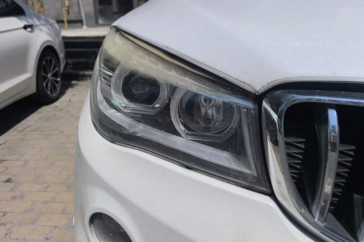 Used SWM X7 2018 Facelift 1.5T Manual Comfort Version 7 Seats Right Front Headlight