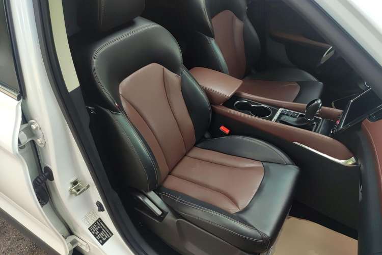 Used SWM X7 2018 Facelift 1.5T Automatic Comfort Version 7 Seats Right Front Seat