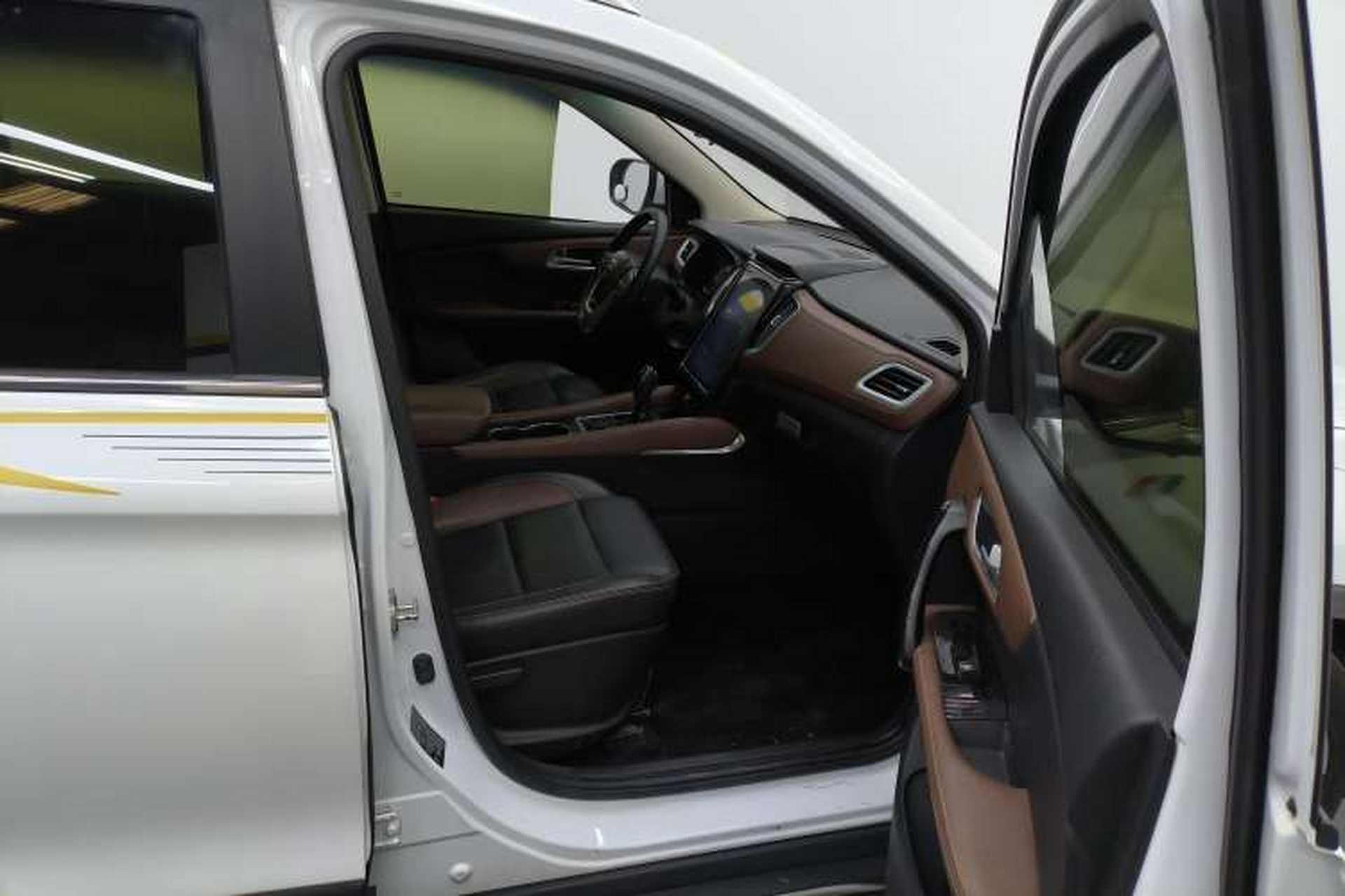 Used SWM X7 2018 1.5T Automatic Prestige Version 7 Seats Right Front Seat