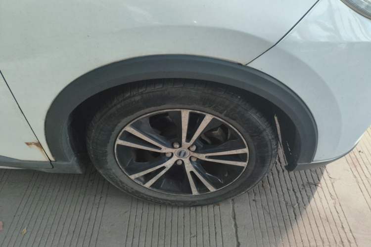 Used SWM X7 2018 1.8L Manual Comfort Version 7 Seats Right Front Wheel Hub