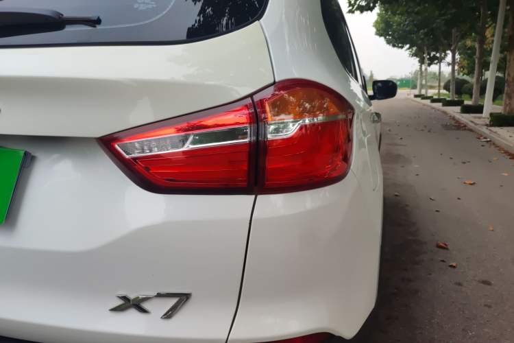Used SWM X7 2018 Facelift 1.5T Automatic Comfort Version 7 Seats Right Rear Taillight