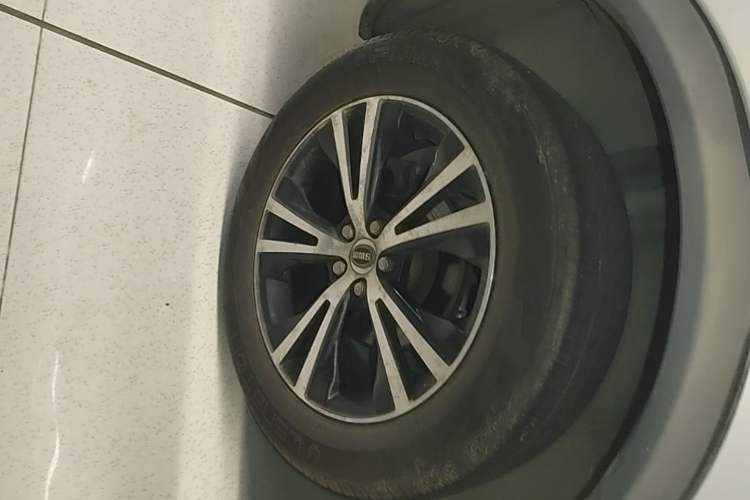 Used SWM X7 2018 1.8L Manual Comfort Version 7 Seats Right Rear Wheel Hub