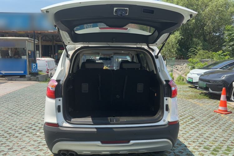 Used SWM X7 2018 1.8L Manual Comfort Version 7 Seats Trunk