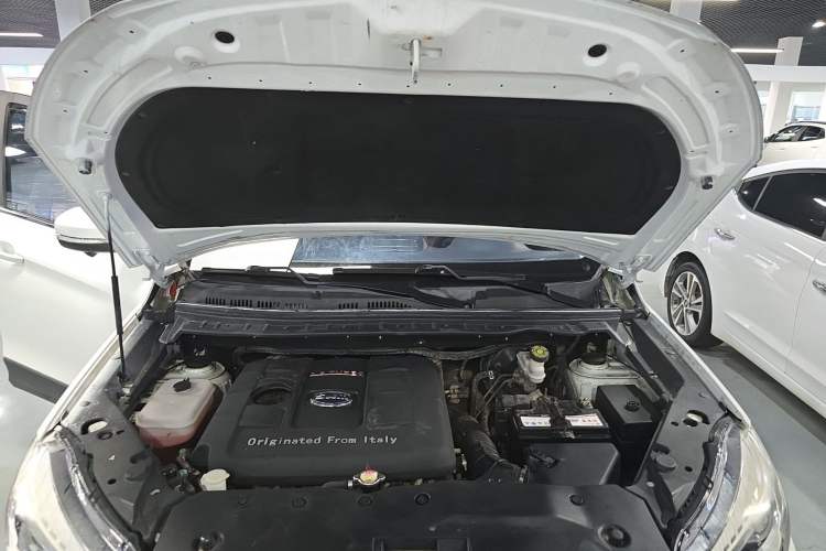 Used SWM X7 2019 1.5T automatic Comfort version 7 seats Engine Bay