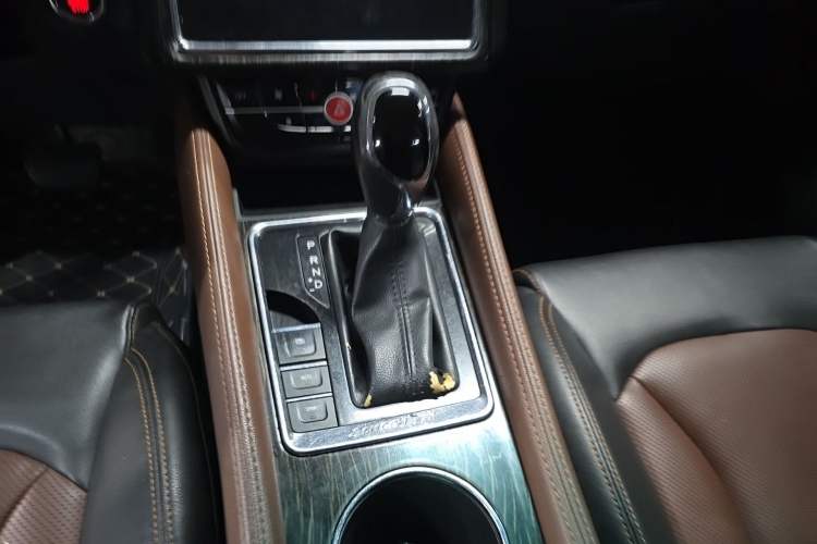 Used SWM X7 2019 1.5T automatic Comfort version 7 seats Gear Lever