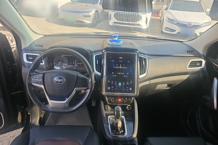 Used SWM X7 2020 2.0L Manual Comfort Version 7 Seats Center Console