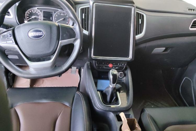 Used SWM X7 2020 2.0L Manual Comfort Version 7 Seats Center Console