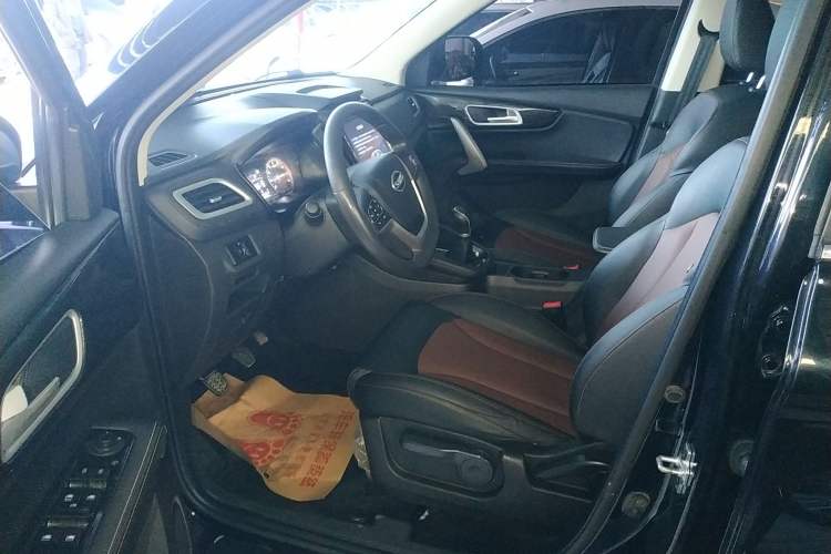 Used SWM X7 2020 2.0L Manual Comfort Version 7 Seats Driver Seat