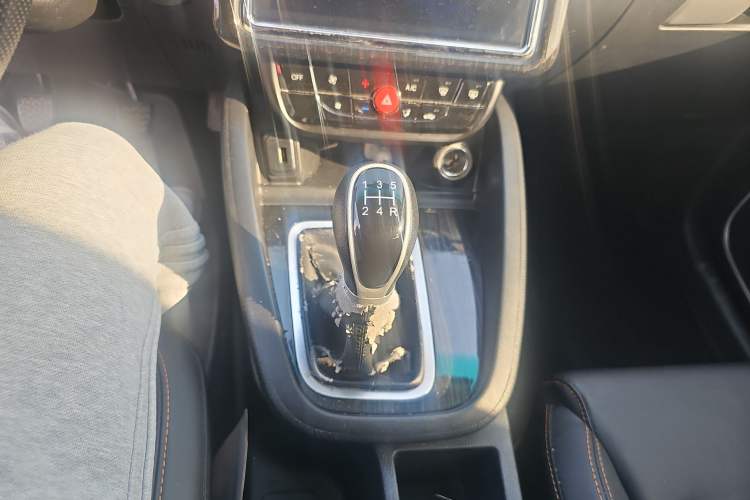 Used SWM X7 2020 2.0L Manual Comfort Version 7 Seats Gear Lever