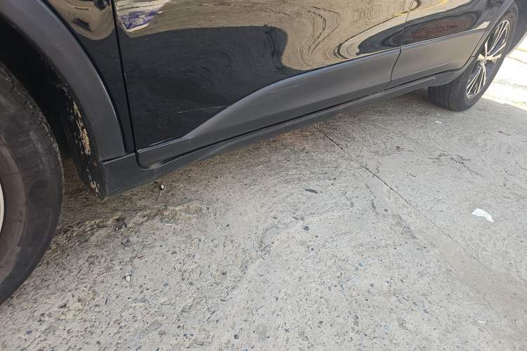 Used SWM X7 2020 2.0L Manual Comfort Version 7 Seats Left Side Sill