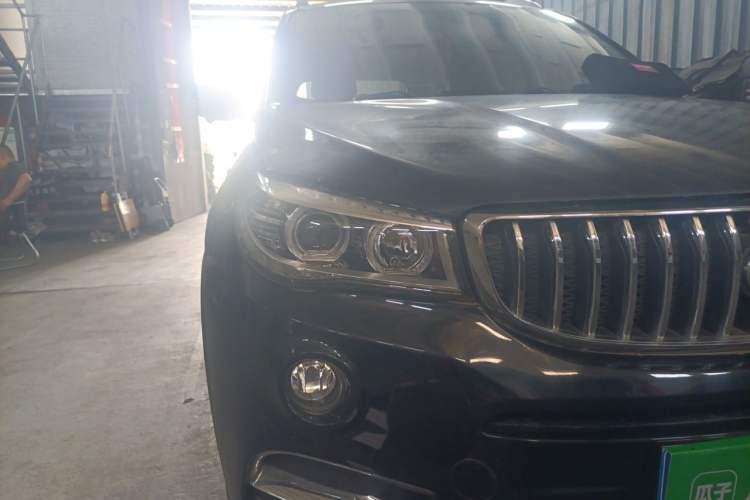 Used SWM X7 2020 2.0L Manual Champion Edition 6 Seats Right Front Headlight