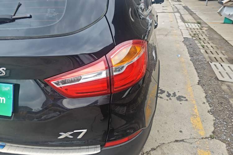 Used SWM X7 2020 2.0L Manual Comfort Version 7 Seats Right Rear Taillight