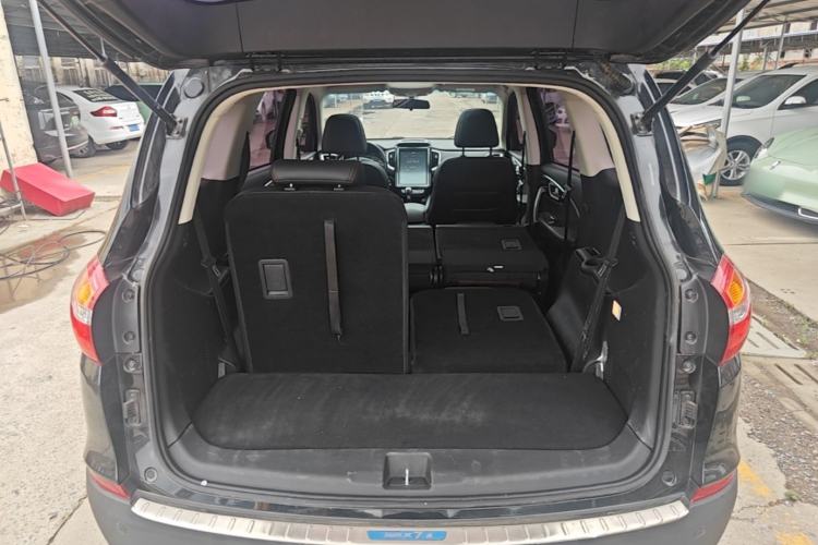Used SWM X7 2020 2.0L Manual Comfort Version 7 Seats Trunk