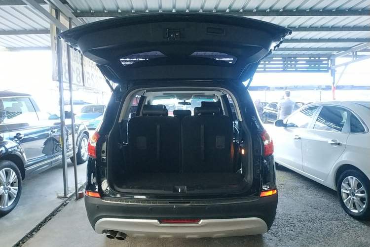 Used SWM X7 2020 2.0L Manual Comfort Version 7 Seats Trunk