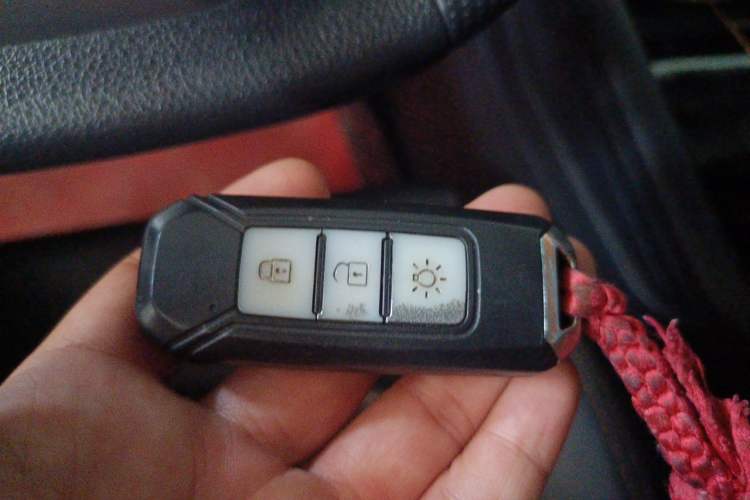 Used SWM X7 2020 2.0L Manual Champion Edition 6 Seats Vehicle Key