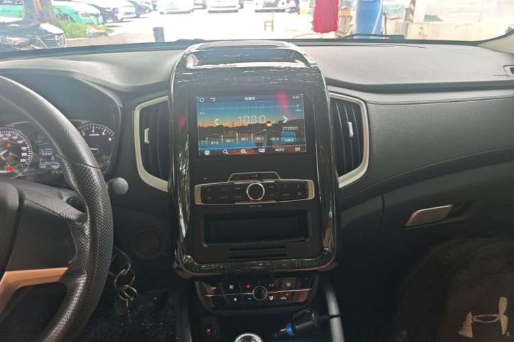Used SWM X7 2020 2.0L Manual Champion Edition 7 Seats Audio And AC Panel