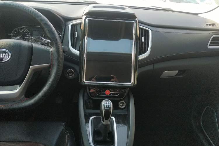 Used SWM X7 2020 2.0L Manual Comfort Version 7 Seats Audio And AC Panel