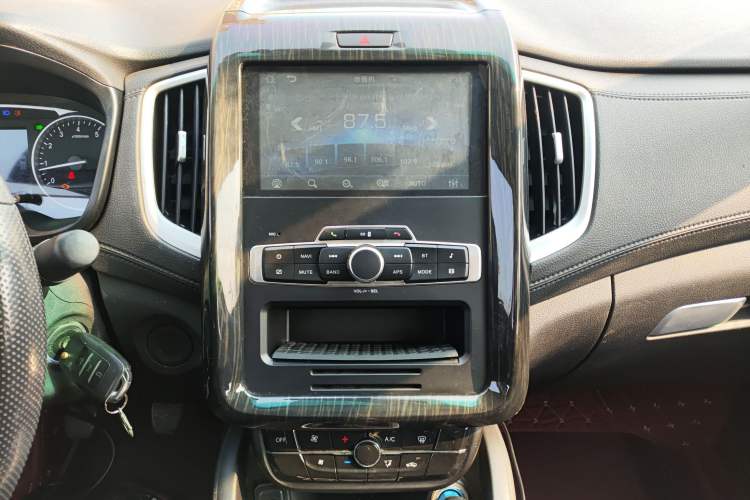 Used SWM X7 2020 2.0L Manual Champion Edition 7 Seats Audio And AC Panel