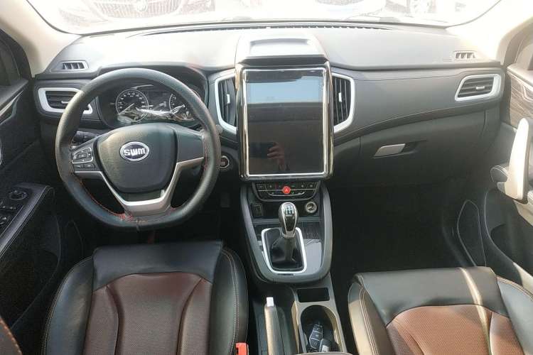 Used SWM X7 2020 2.0L Manual Comfort Version 7 Seats Center Console