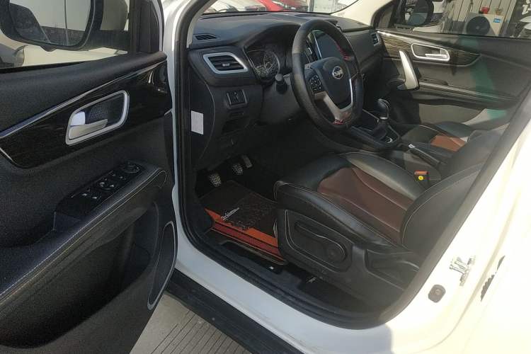 Used SWM X7 2020 2.0L Manual Comfort Version 7 Seats Driver Seat