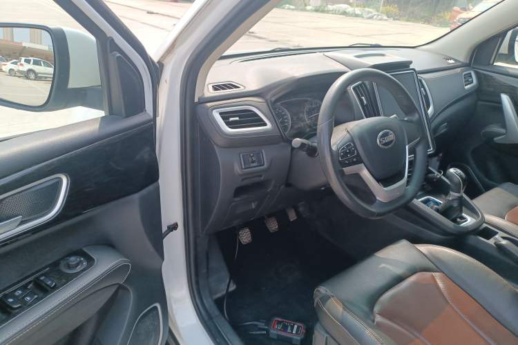 Used SWM X7 2020 2.0L Manual Elite Version 5 Seats Driver Seat