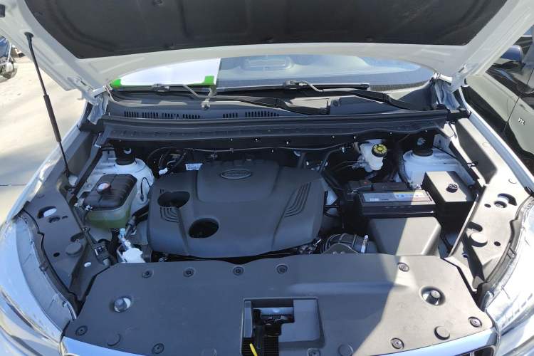 Used SWM X7 2020 2.0L Manual Comfort Version 7 Seats Engine Bay