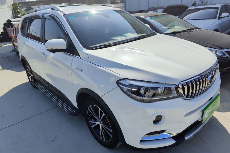 Used SWM X7 2020 2.0L Manual Comfort Version 7 Seats Front Right 45 Deg