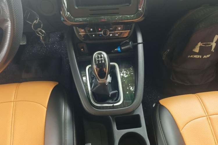 Used SWM X7 2020 2.0L Manual Champion Edition 7 Seats Gear Lever