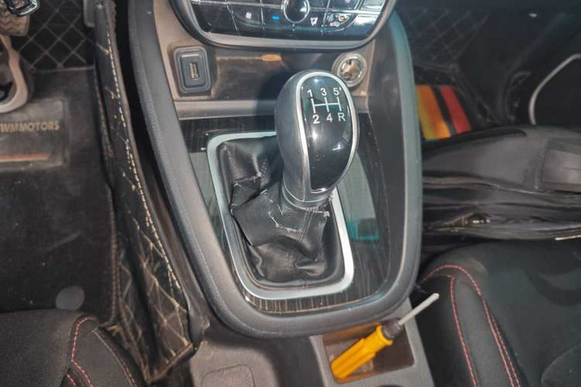 Used SWM X7 2020 2.0L Manual Champion Edition 7 Seats Gear Lever