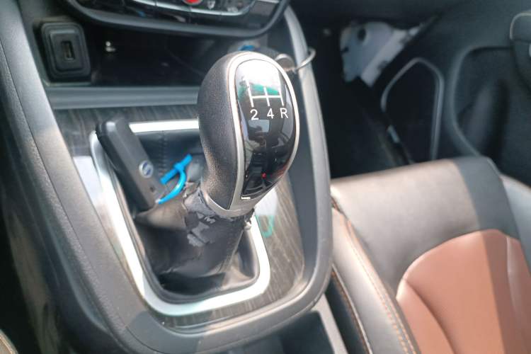 Used SWM X7 2020 2.0L Manual Elite Version 5 Seats Gear Lever