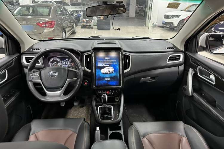 Used SWM X7 2020 2.0L Manual Comfort Version 7 Seats Interior 1