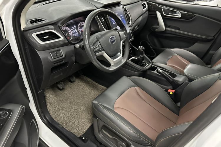 Used SWM X7 2020 2.0L Manual Comfort Version 7 Seats Interior 3