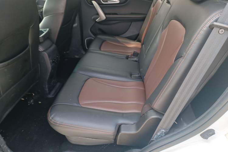Used SWM X7 2020 2.0L Manual Elite Version 5 Seats Left Rear Seat