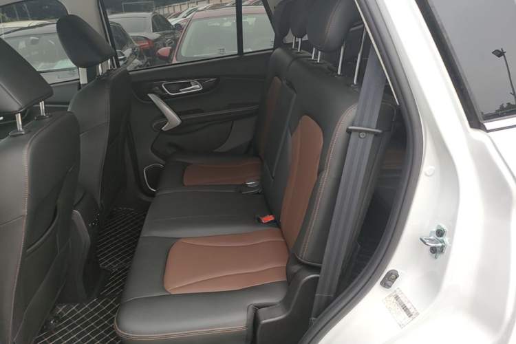 Used SWM X7 2020 2.0L Manual Elite Version 7 Seats Left Rear Seat