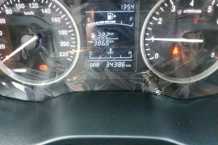 Used SWM X7 2020 2.0L Manual Comfort Version 7 Seats Odometer Close Up
