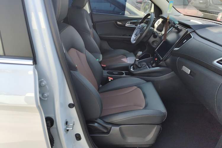 Used SWM X7 2020 2.0L Manual Comfort Version 7 Seats Right Front Seat