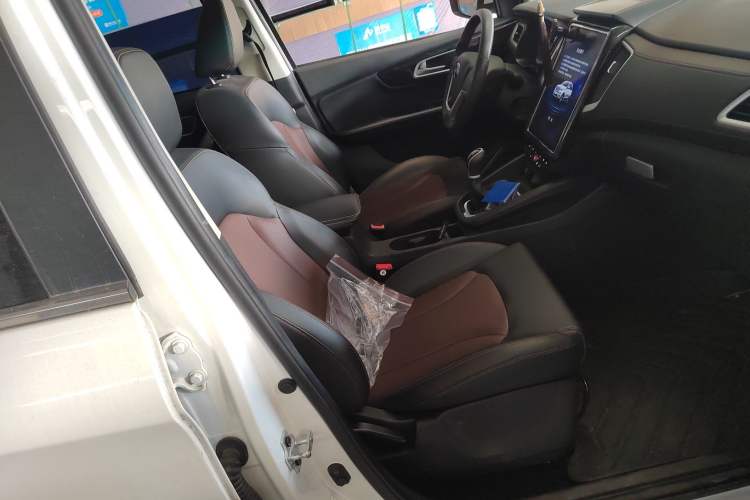 Used SWM X7 2020 2.0L Manual Comfort Version 7 Seats Right Rear Seat